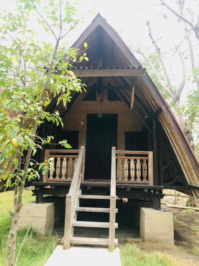 The Exile Sunset Bar & Bungalow Gili Trawangan Exterior photo