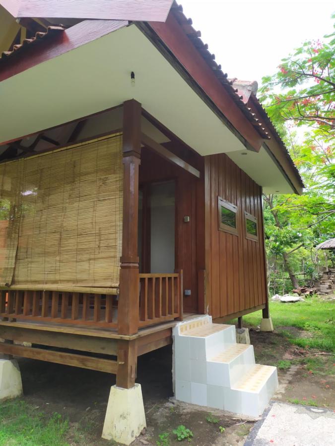 The Exile Sunset Bar & Bungalow Gili Trawangan Exterior photo